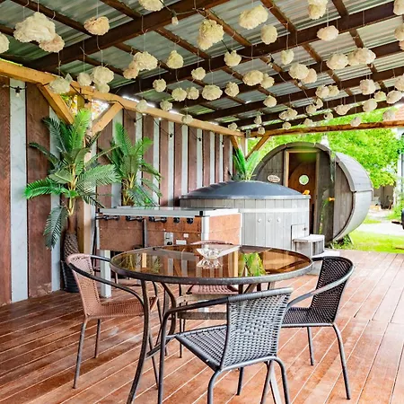 Dom wakacyjny Baltichouse Podczele- 8 Os Blisko Morza !!! Sauna, Jacuzzi,grill, Ognisko, Plac Zabaw *